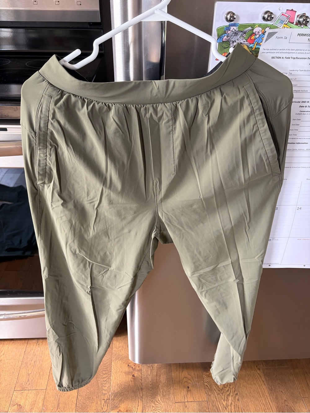 Lululemon men’s surge jogger size Small. Olive green